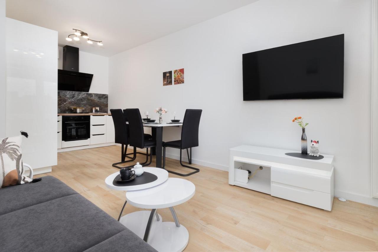 Plac Unii Apartment Gdynia By Noclegi Renters Exterior photo